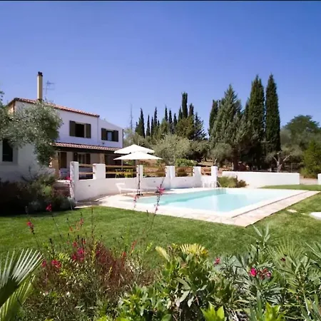 Melissa Per 6 Persone Con Piscina E Giardino