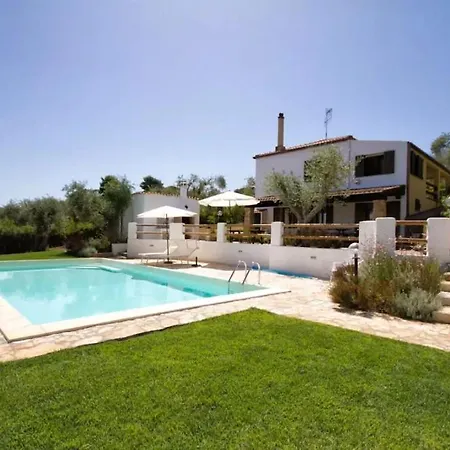 Villa Melissa Per 6 Persone Con Piscina E Giardino *