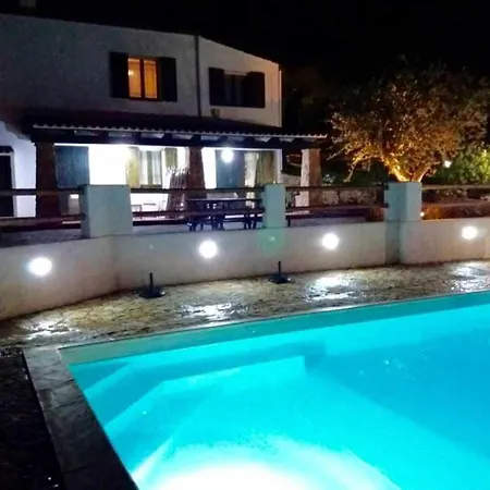 Melissa Per 6 Persone Con Piscina E Giardino Villa