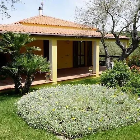 Melissa Per 6 Persone Con Piscina E Giardino فيلة